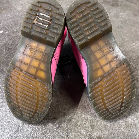 Dr. Martens Pink pleather Lace-Up Boots - Picture 3 of 4